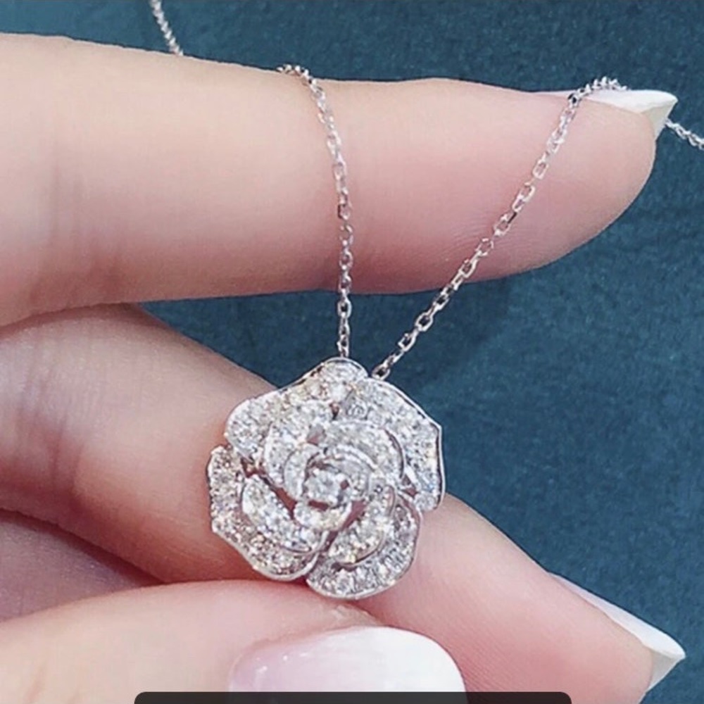 - Gorgeous rose pendant necklace silver plated #619